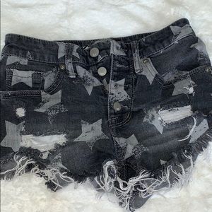 Star denim distressed short